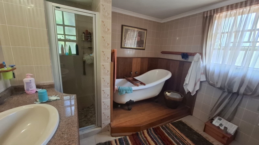 6 Bedroom Property for Sale in Mooivallei Park North West